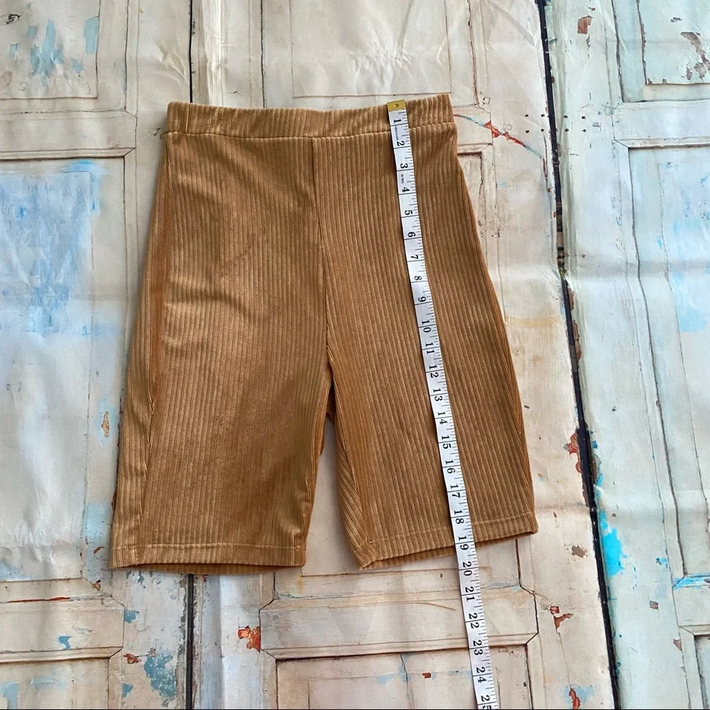 Fashion Nova Women’s Camel Velour Biker Shorts Size M